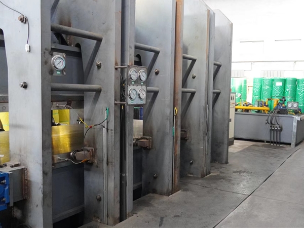 Equipo de Vulcanización y Materiales para Reparación de Bandas Transportadoras.
